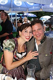 Kocherlball 2019: Trachtendesignerin Lola Paltinger und Andy Meister (©Ftp: Martin Schmitz)